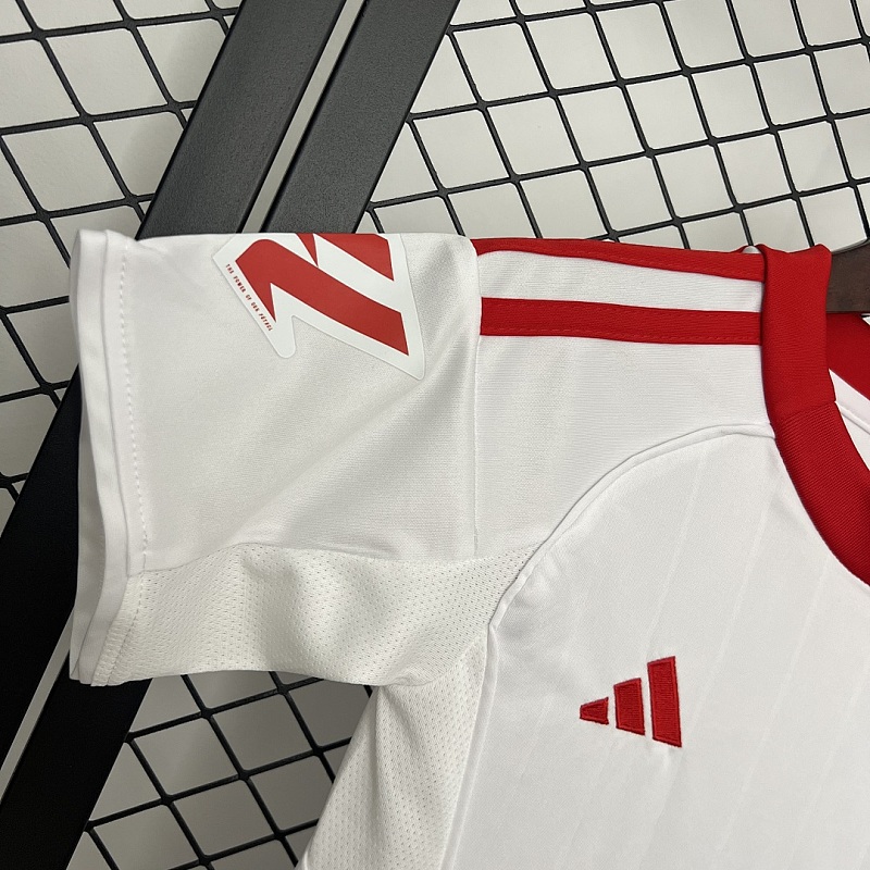 Sevilla 25/26 Kids Sevilla Home Size: 16-28 9