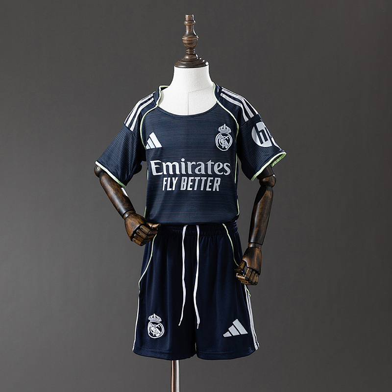 Real Madrid Real Madrid 2/526 Away kids kit Jersey SIZE 16-28