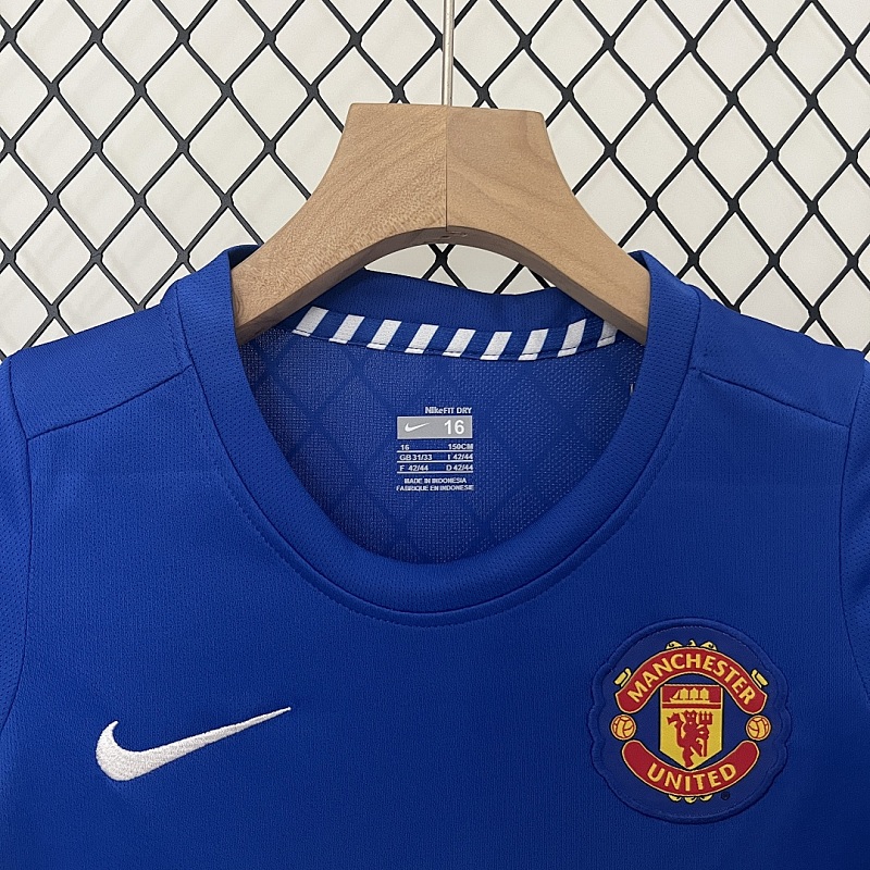 M-U size: kids M-U 08/09 Third away size: 16-28 3
