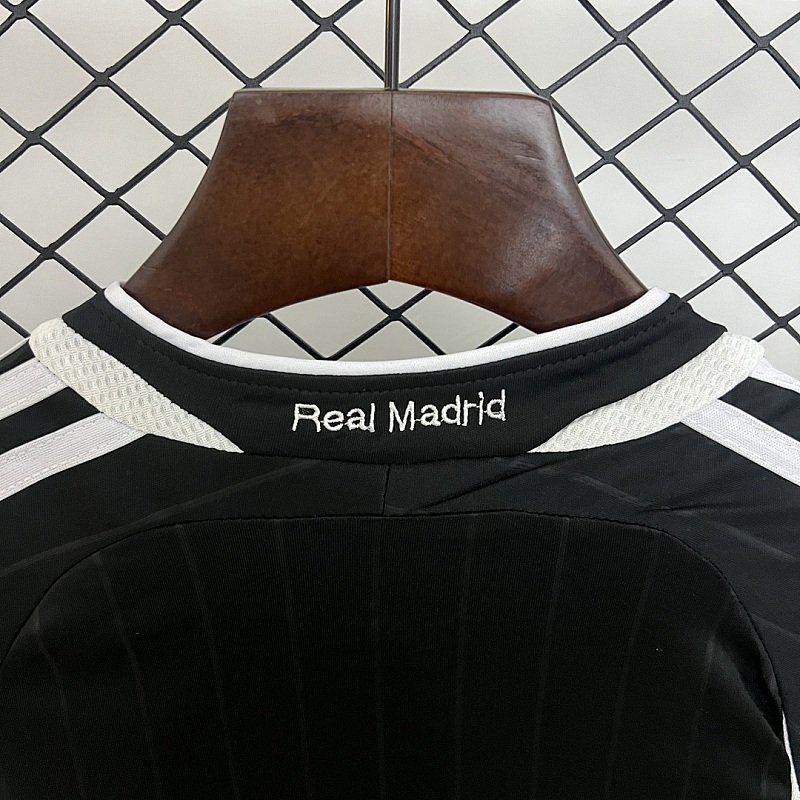 Real Madrid kids Real Madrid 06/07 away size: 16-28 3