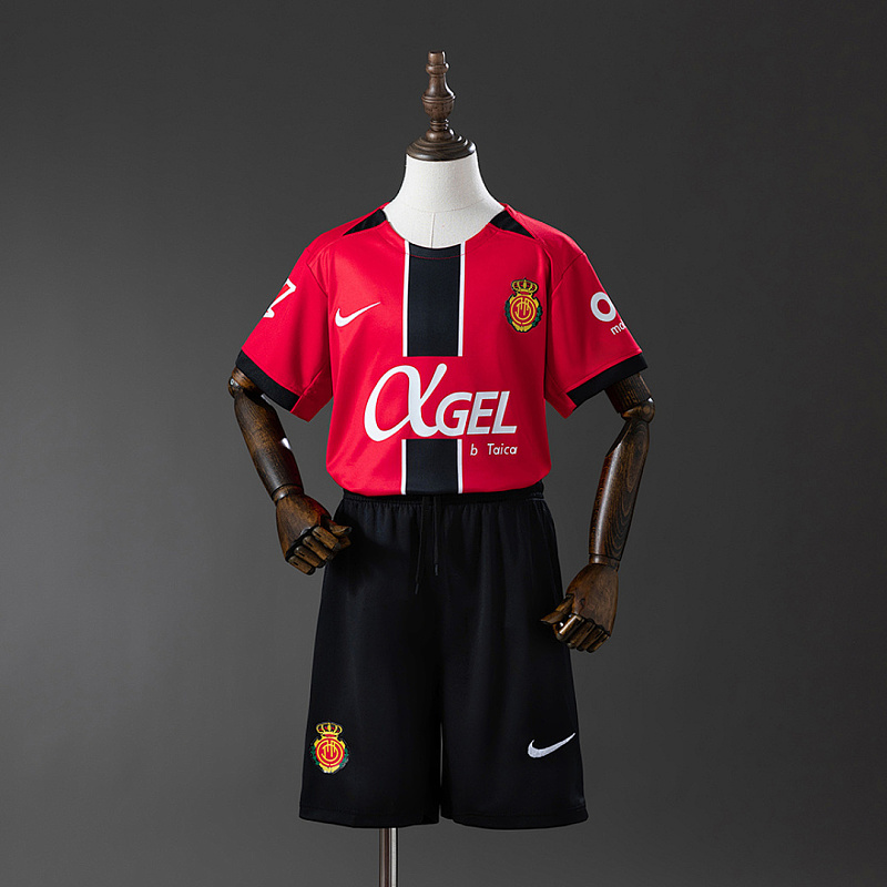 Mallorca Size: Mallorca 25/26 Home Kids Size: 16-28