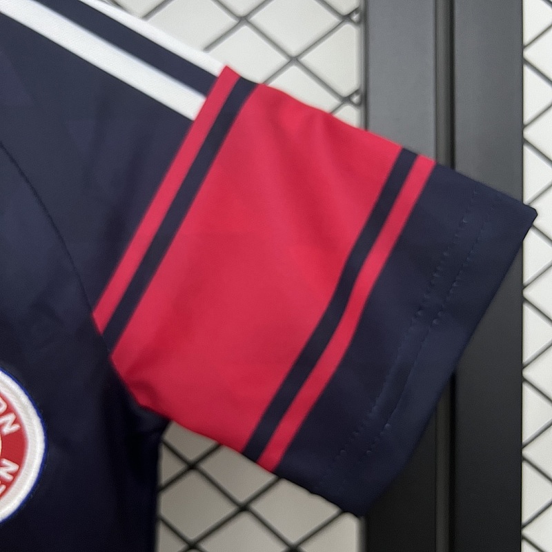 Bayern Munich kids Bayern Munich 97/99 Home size: 16-28 5
