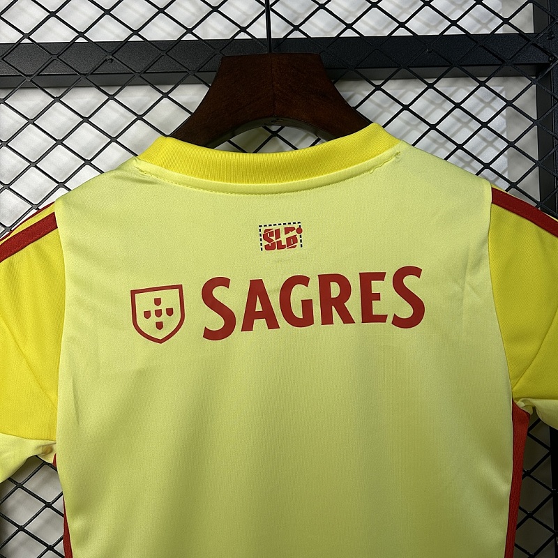 Benfica 25/26 Kids Benfica goalkeeper Size: 16-28 4