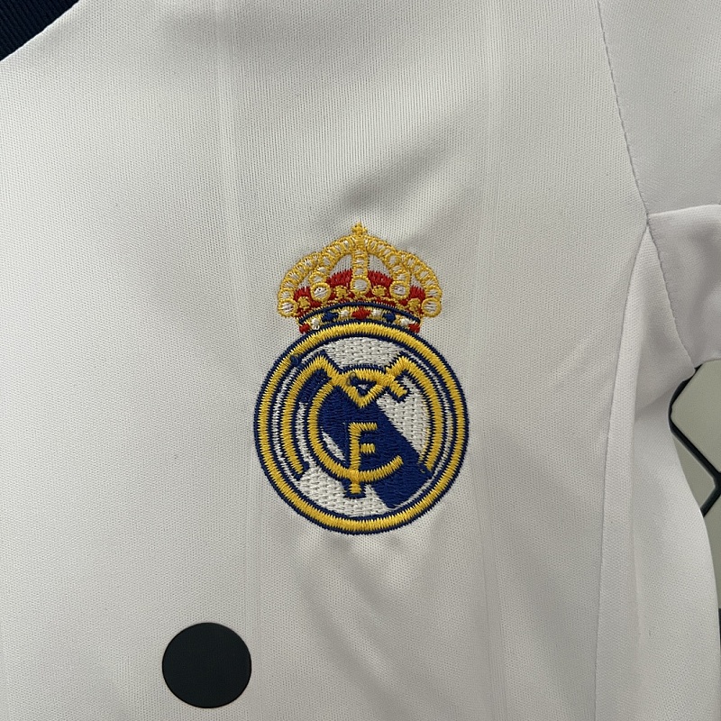 Real Madrid12/13 kids Real Madrid12/13 home size: 16-28 5