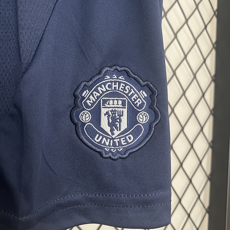 M-U Size: 24/25 Kids M-U away Size: 16-28 9