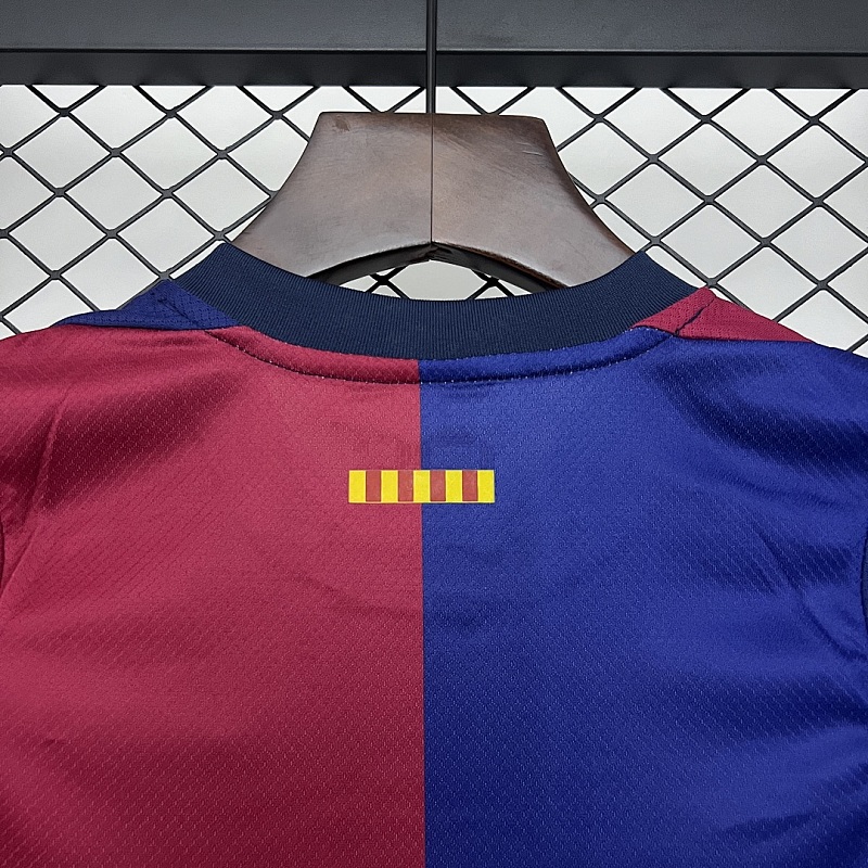 Barcelona 25/26 kids Barcelona home size: 16-28 7