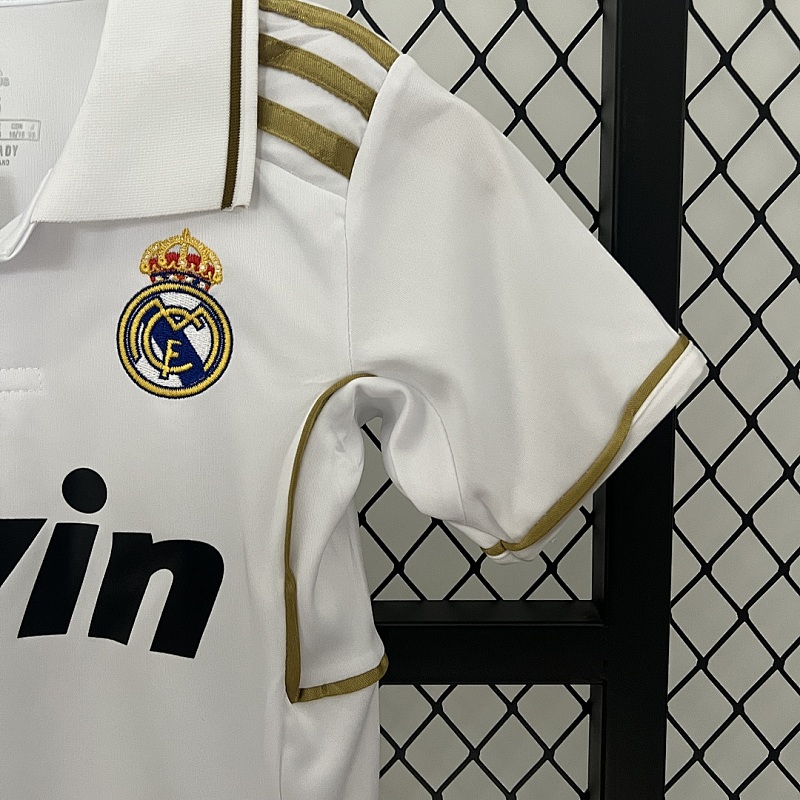Real Madrid kids Real Madrid 11/12 home size: 16-28 8