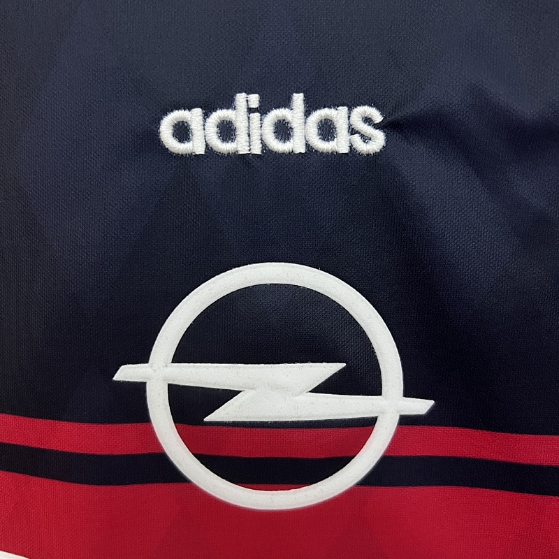Bayern Munich kids Bayern Munich 97/99 Home size: 16-28 2