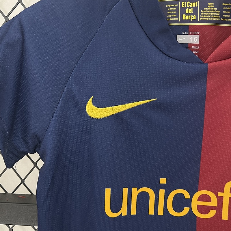 Barcelona kids Barcelona 08/09 home size: 16-28 4