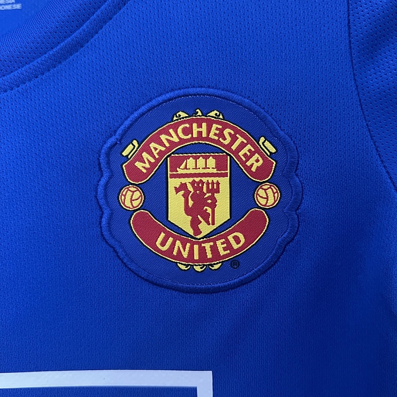 M-U size: kids M-U 08/09 Third away size: 16-28 5