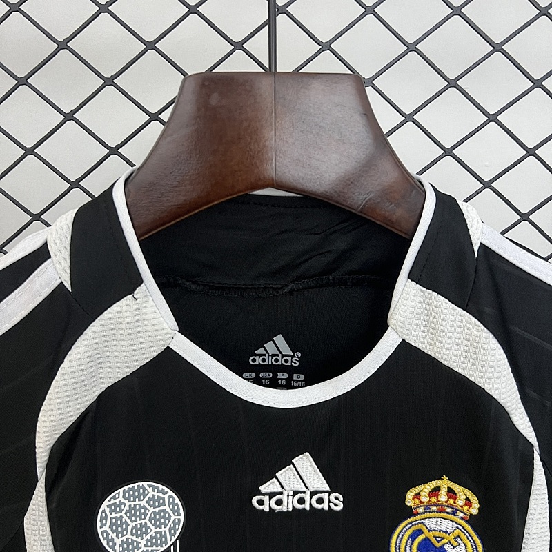 Real Madrid kids Real Madrid 06/07 away size: 16-28 6