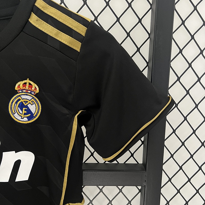 Real Madrid kids Real Madrid 11/12 away size: 16-28 8