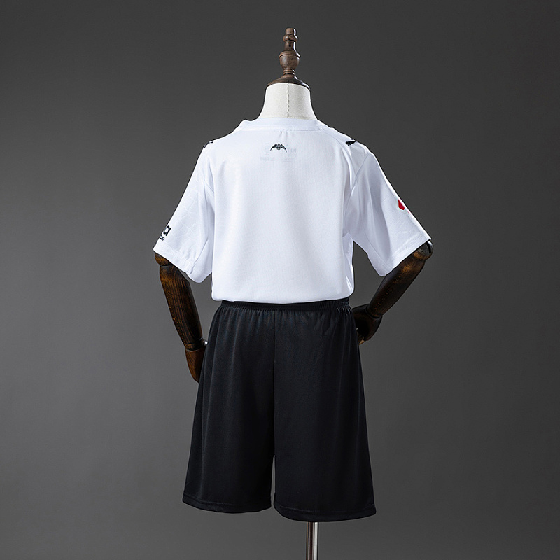 Valencia Valencia 25/26 Home Kids Size: 16-28 2
