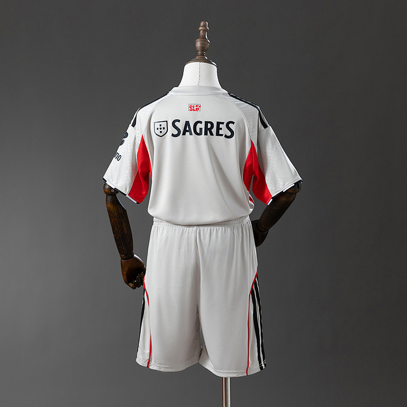 Benfica 25/26 Kids Benfica away Size: 16-28 2