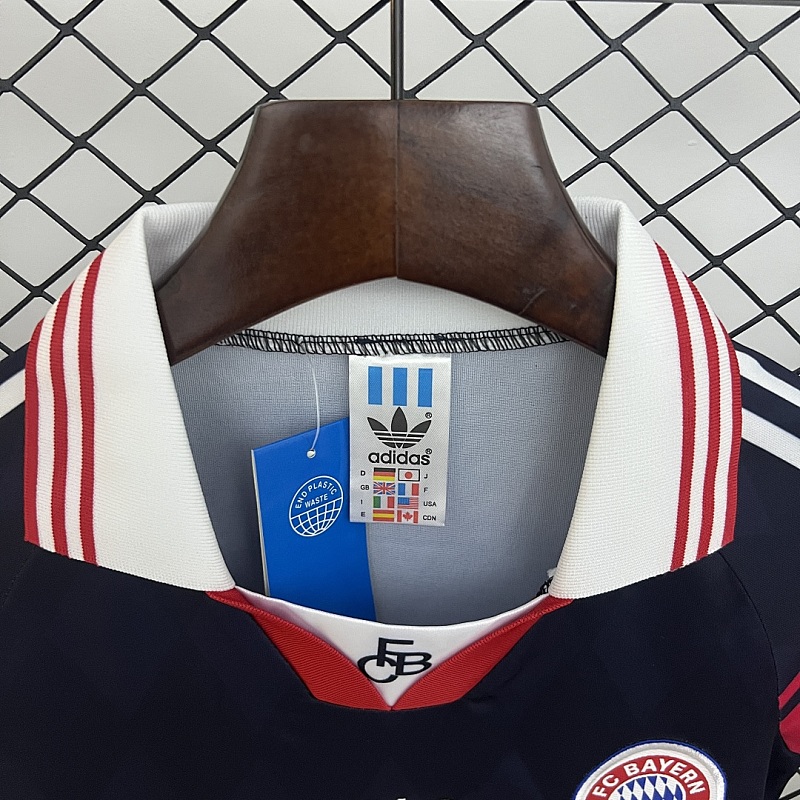 Bayern Munich kids Bayern Munich 97/99 Home size: 16-28 6