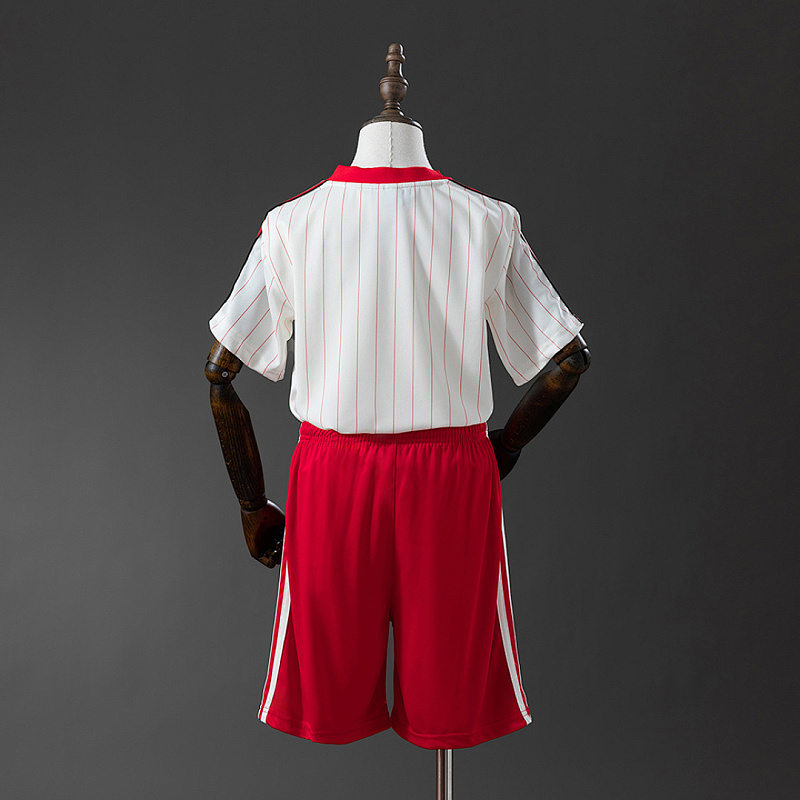 Benfica 25/26 Benfica Retro Special Edition Size: 16-28 2