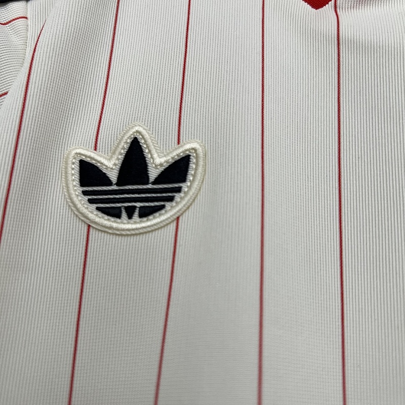 Benfica 25/26 Benfica Retro Special Edition Size: 16-28 3
