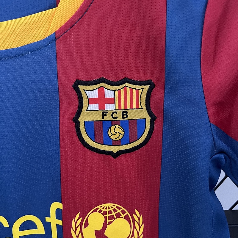 Barcelona kids Barcelona 10/11 home size: 16-28 5