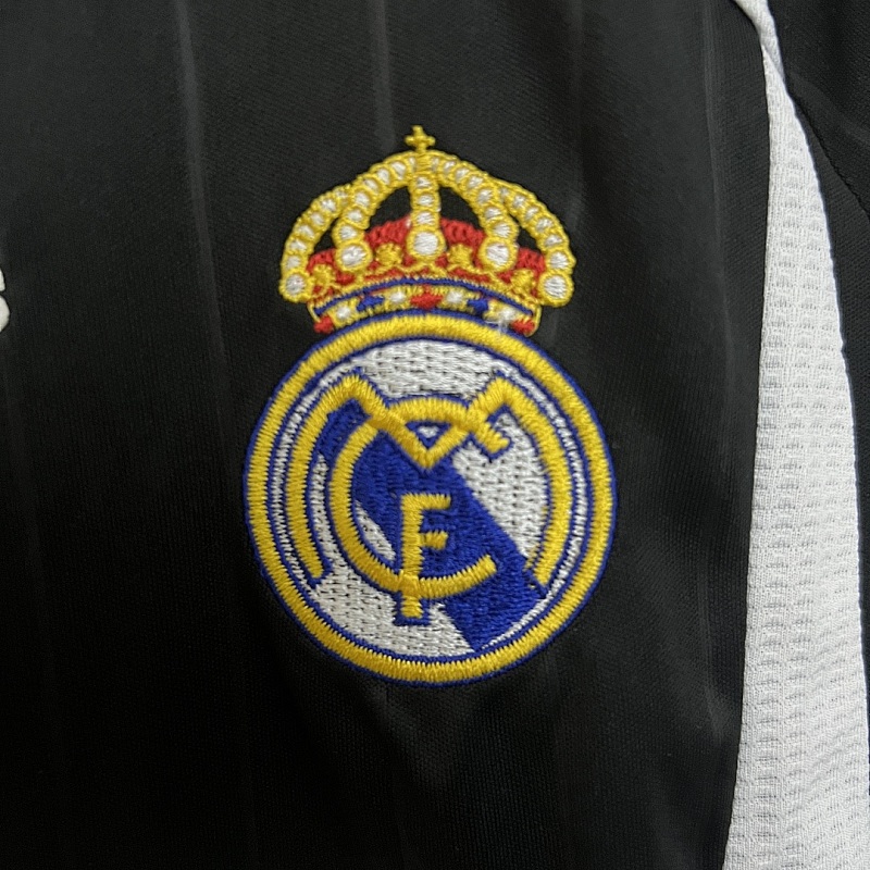 Real Madrid kids Real Madrid 06/07 away size: 16-28 2