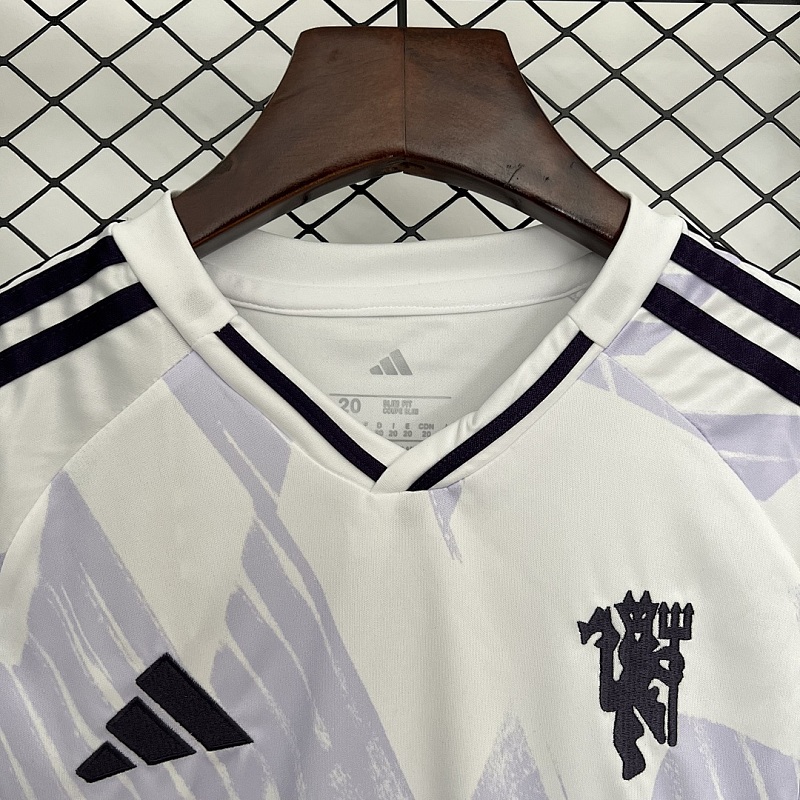M-U Size: 25/26 Kids M-U Away Size: 16-28 2