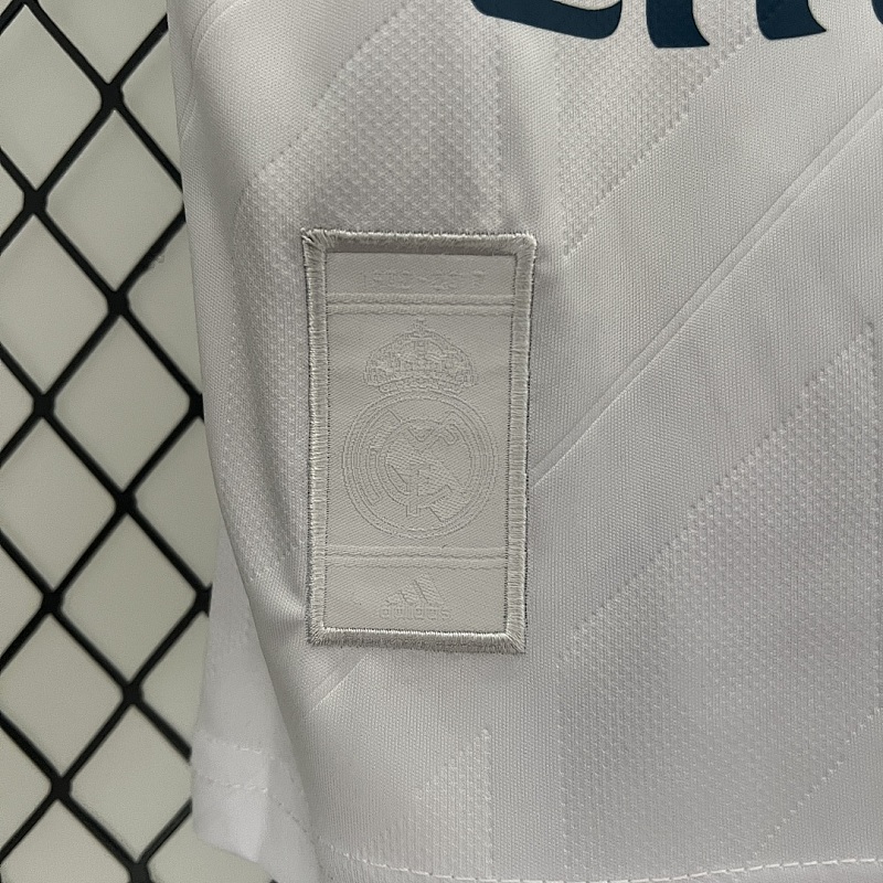 Real Madrid kids Real Madrid 17/18 home size: 16-28 6