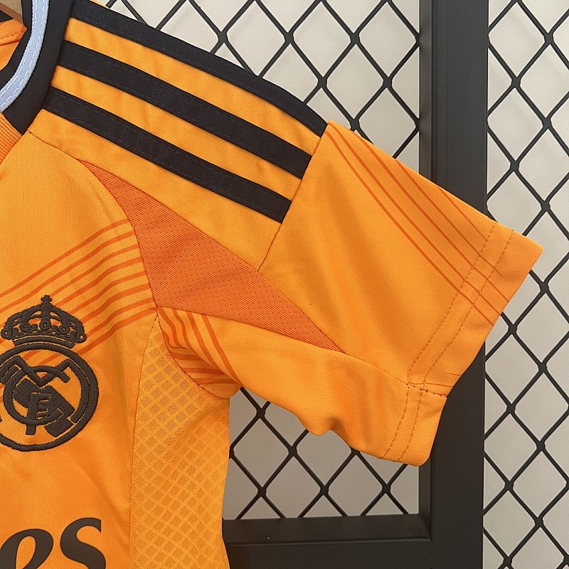 Real Madrid 24/25 Kids Real Madrid Away Size: 16-28 7