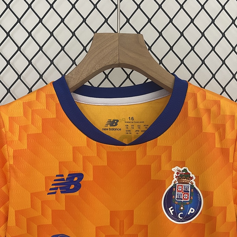 Porto 24/25 Kids Porto Away Size: 16-28 3