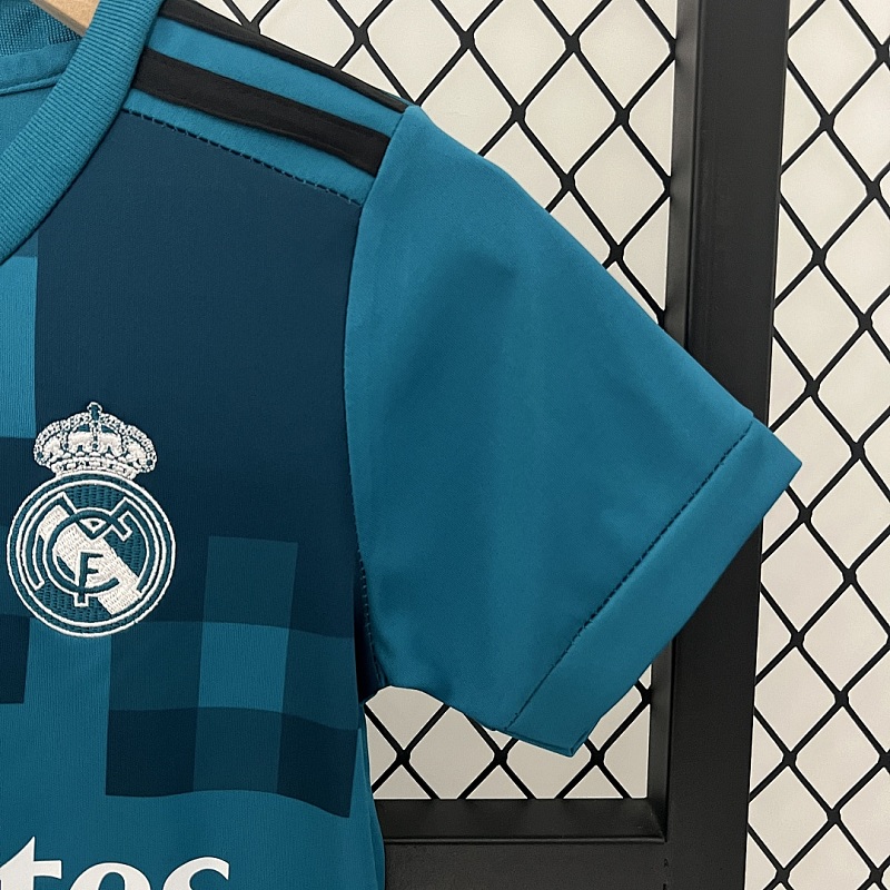 Real Madrid kids Real Madrid 17/18 third away size: 16-28 6