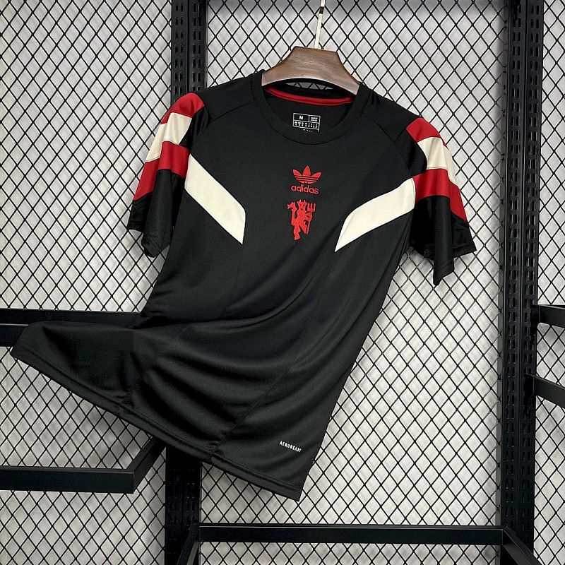 M-U 2024/25 M-U 2024/25 Originals Tee Black Jersey S-2XL 4