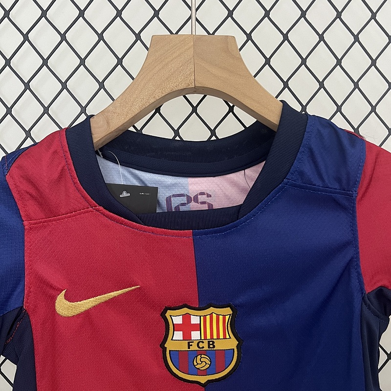 Barcelona 24/25 Kids Barcelona Home Size: 16-28 3