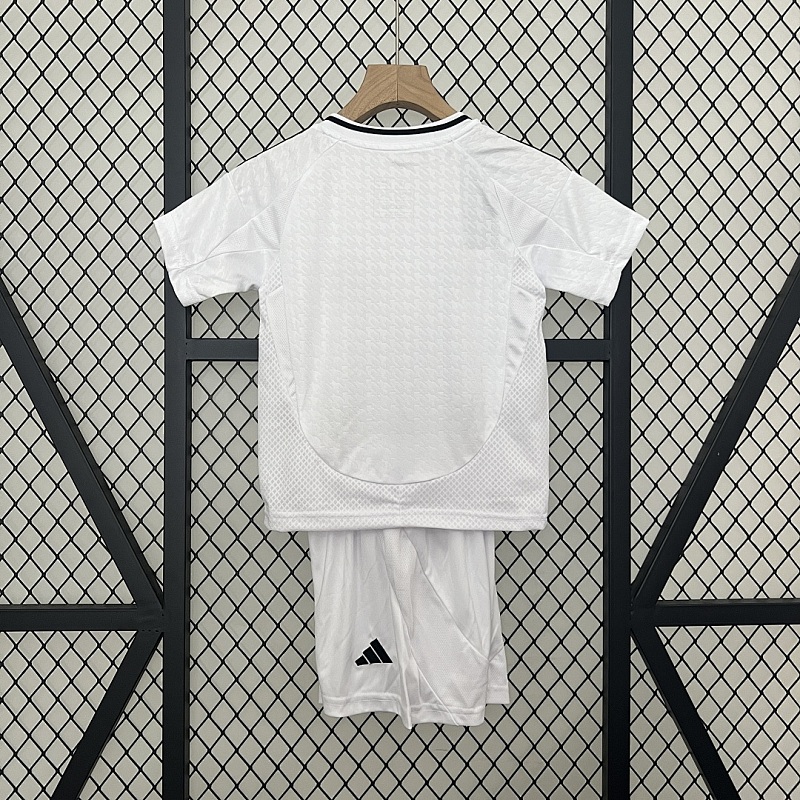 Real Madrid 24/25 kids Real Madrid home size: 16-28 3