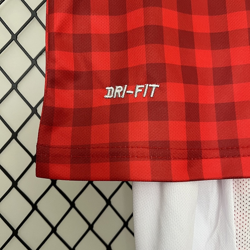 M-U size: kids M-U 12/13 home size: 16-28 7