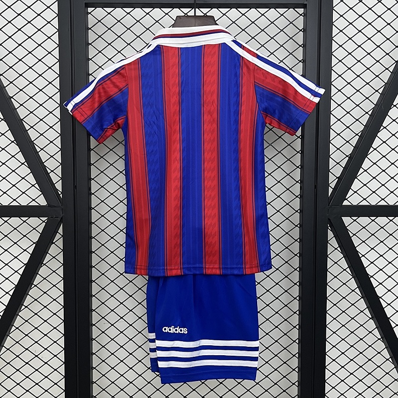 Bayern Munich kids Bayern Munich 95/97 Home size: 16-28 2