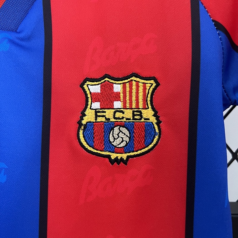 Barcelona kids Barcelona 95/97 home size: 16-28 4