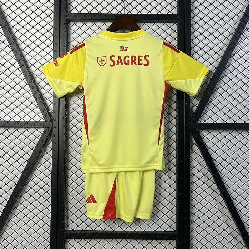 Benfica 25/26 Kids Benfica goalkeeper Size: 16-28 8