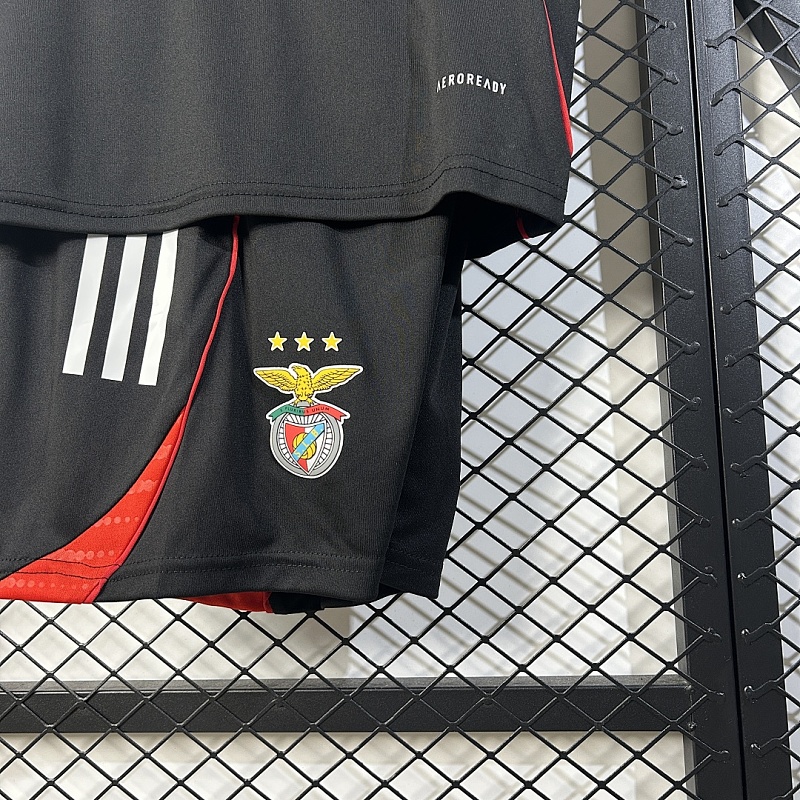 Benfica 25/26 Kids Benfica Training clothes Size: 16-28 4