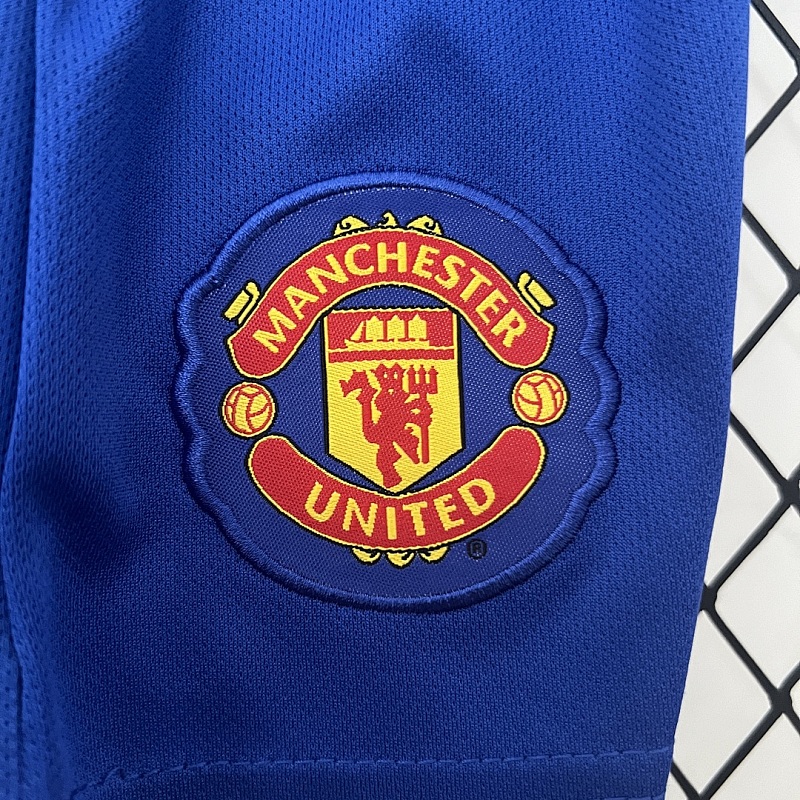 M-U size: kids M-U 08/09 Third away size: 16-28 8