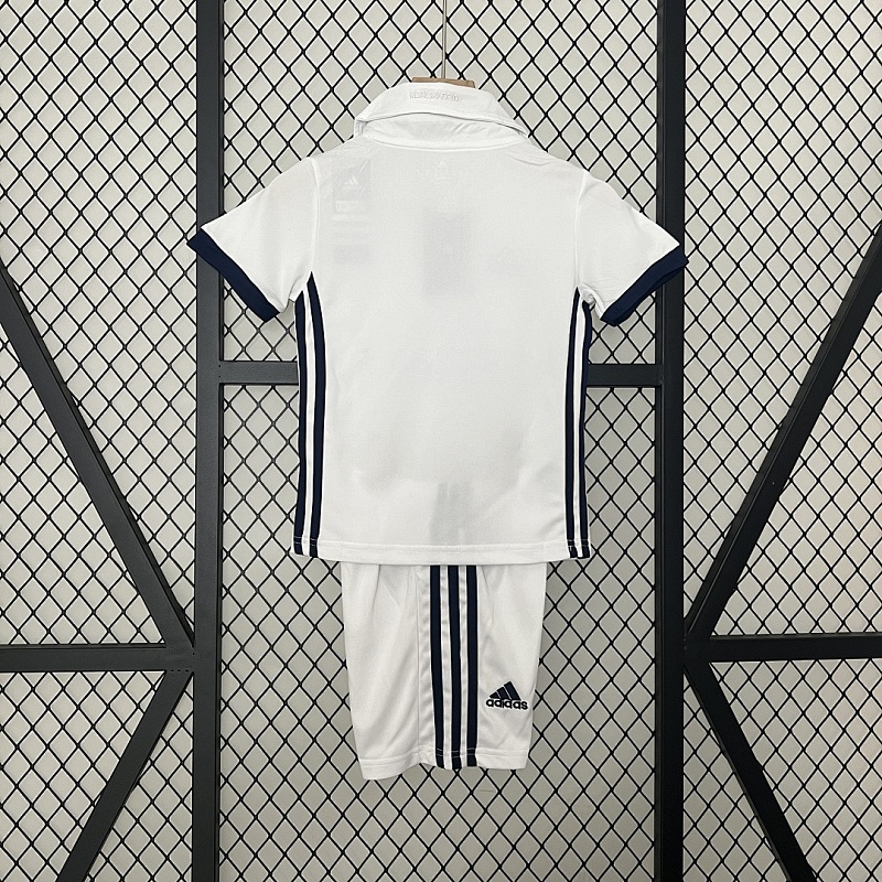 Real Madrid kids Real Madrid 16/17 home size: 16-28 2