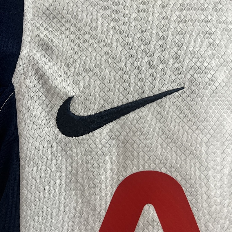 Tottenham 24/25 kids Tottenham home size: 16-28 4