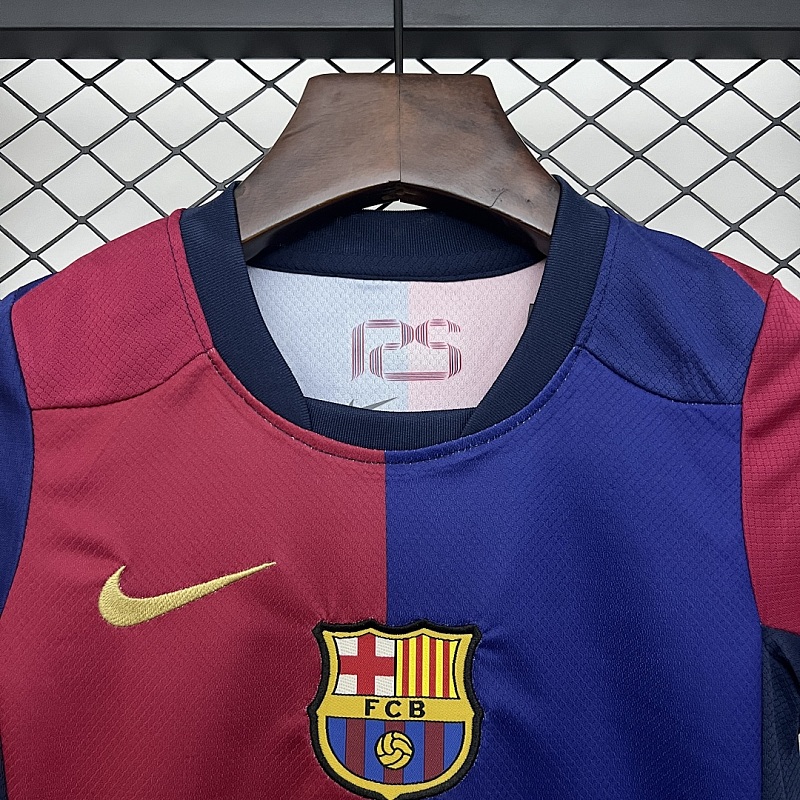 Barcelona 25/26 kids Barcelona home size: 16-28 4