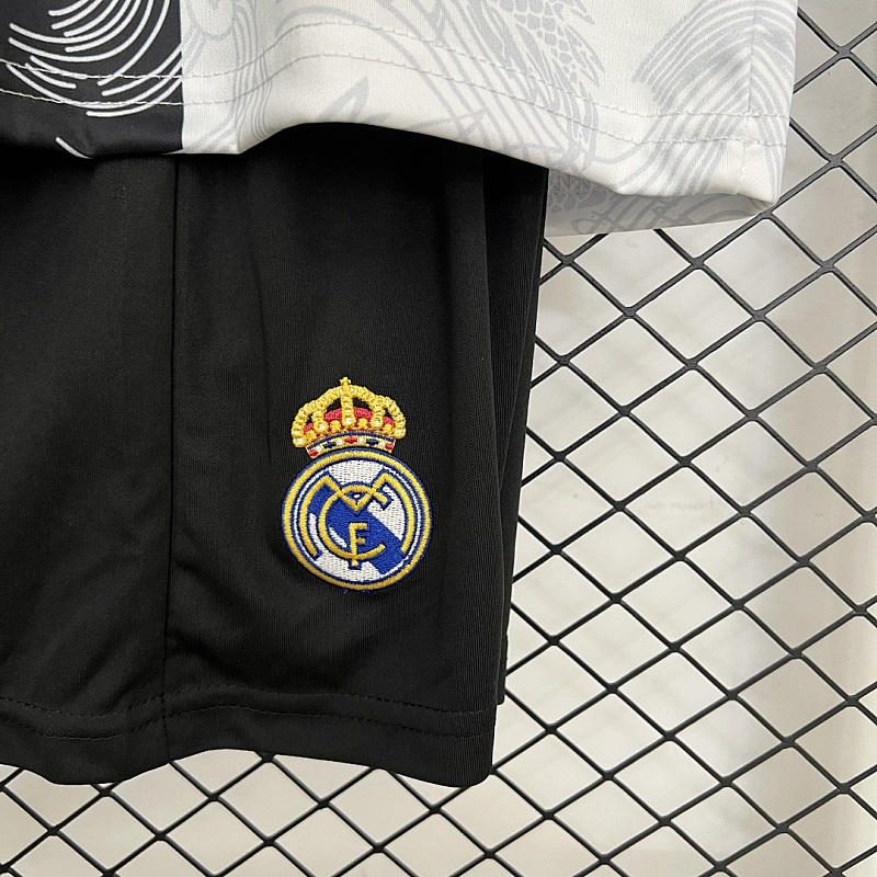 Real Madrid 25/26 Kids Real Madrid Special Edition Size: 16-28 5