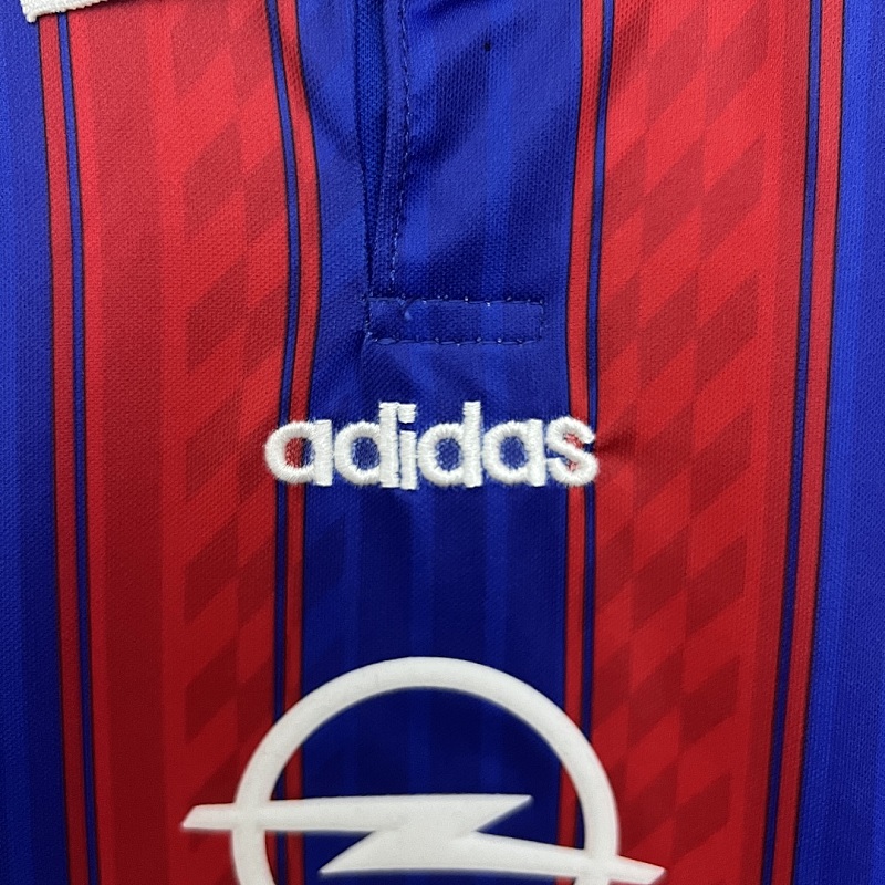 Bayern Munich kids Bayern Munich 95/97 Home size: 16-28 4
