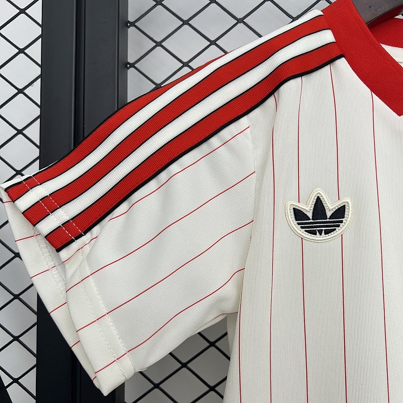 Benfica 25/26 Benfica Retro Special Edition Size: 16-28 11