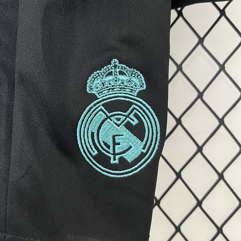 Real Madrid kids Real Madrid 17/18 away size: 16-28 8