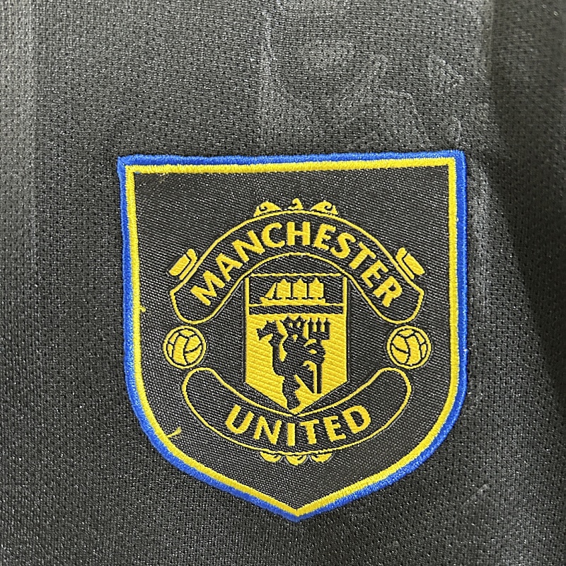 M-U size 25/26 kids M-U third away size 16-28 7