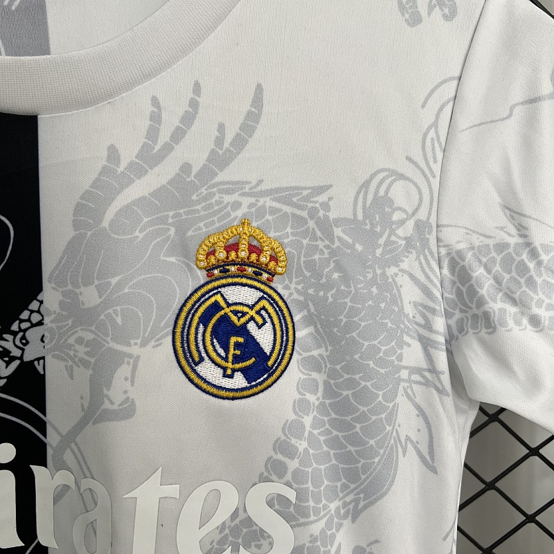 Real Madrid 25/26 Kids Real Madrid Special Edition Size: 16-28 8