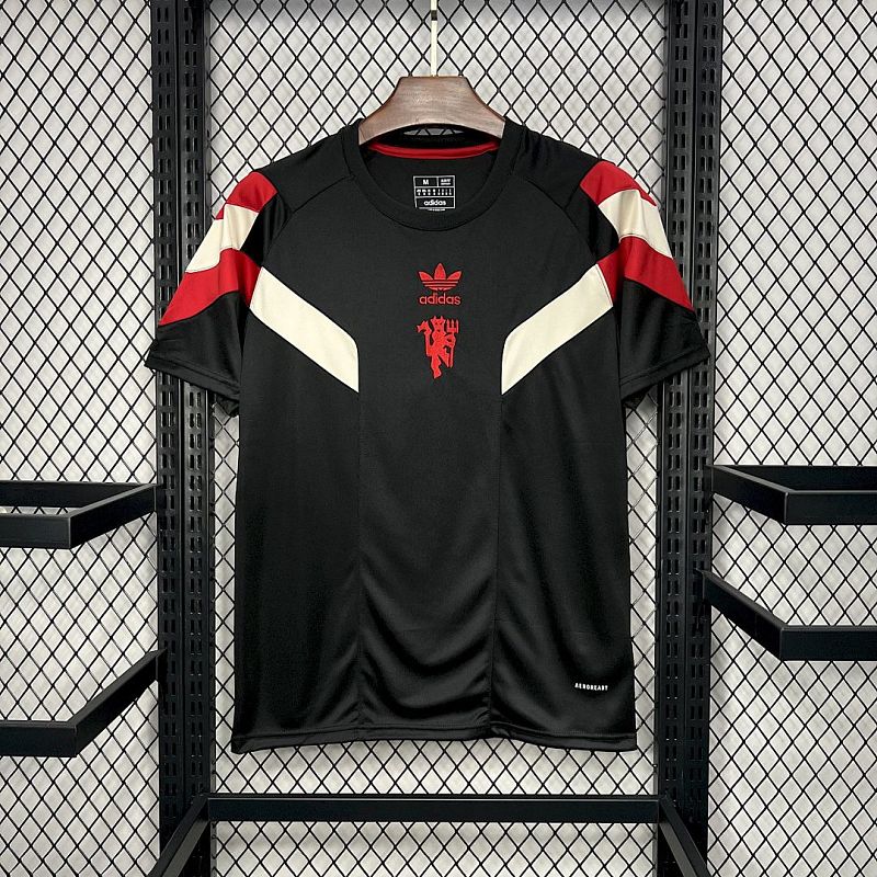 M-U 2024/25 M-U 2024/25 Originals Tee Black Jersey S-2XL