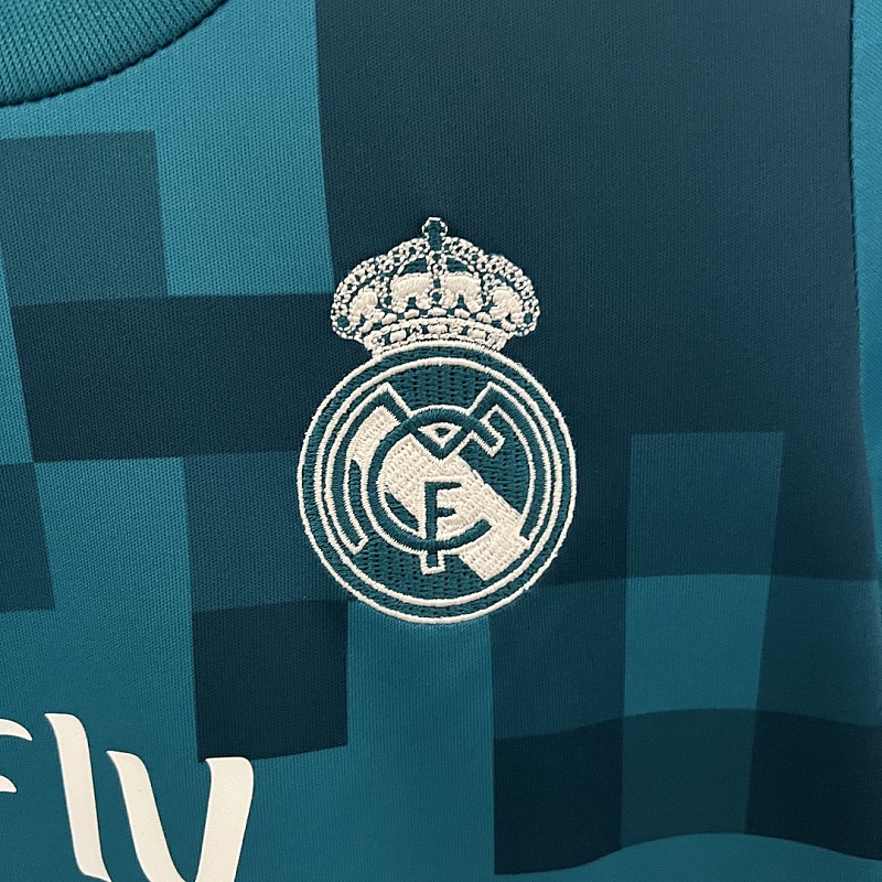 Real Madrid kids Real Madrid 17/18 third away size: 16-28 5