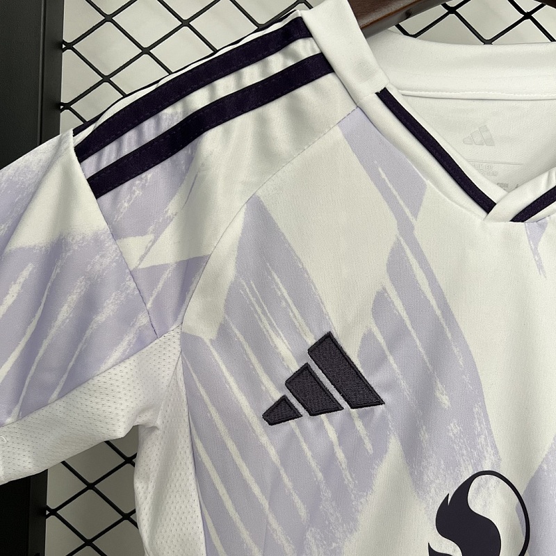 M-U Size: 25/26 Kids M-U Away Size: 16-28 8