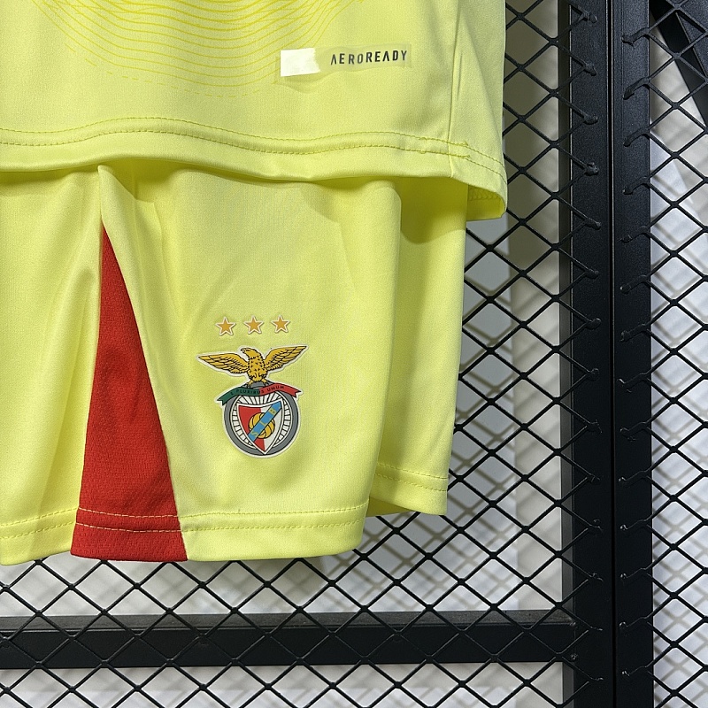 Benfica 25/26 Kids Benfica goalkeeper Size: 16-28 3